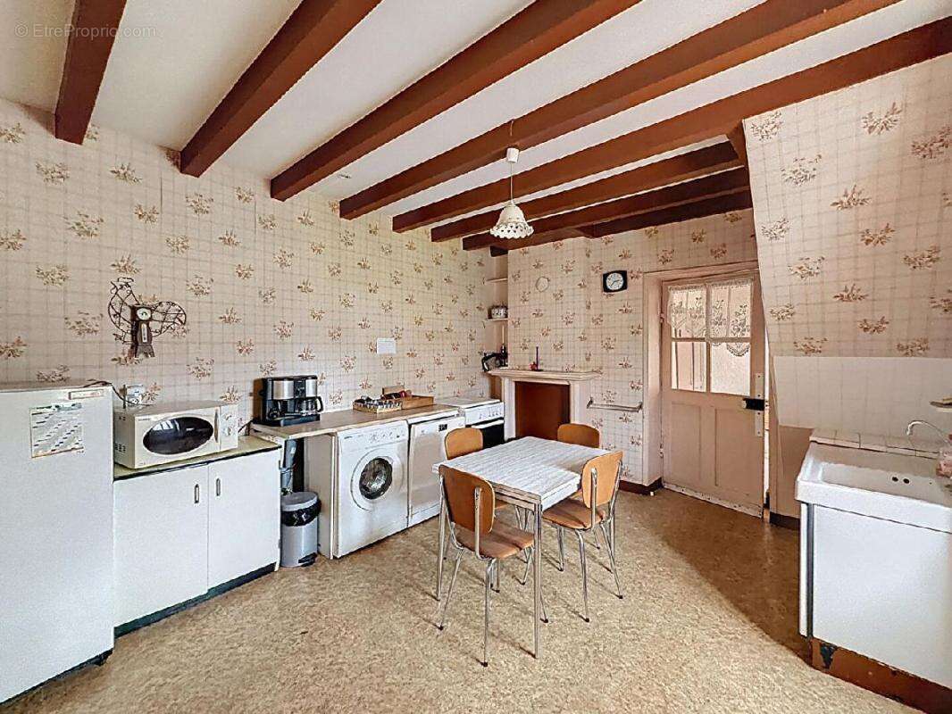 Maison à VAUX-EN-PRE