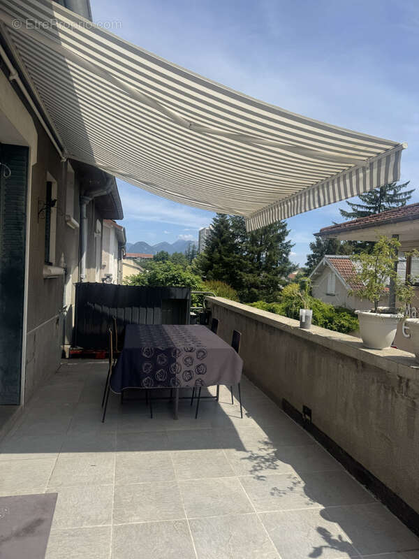 Appartement à LE PONT-DE-CLAIX