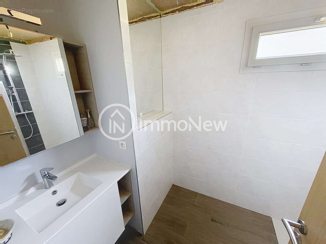 À VENDRE   Maison de plain-pied 95 m2 avec dépendance et terrain constructible de 2700 m2   Sainte-Pience - photo 10