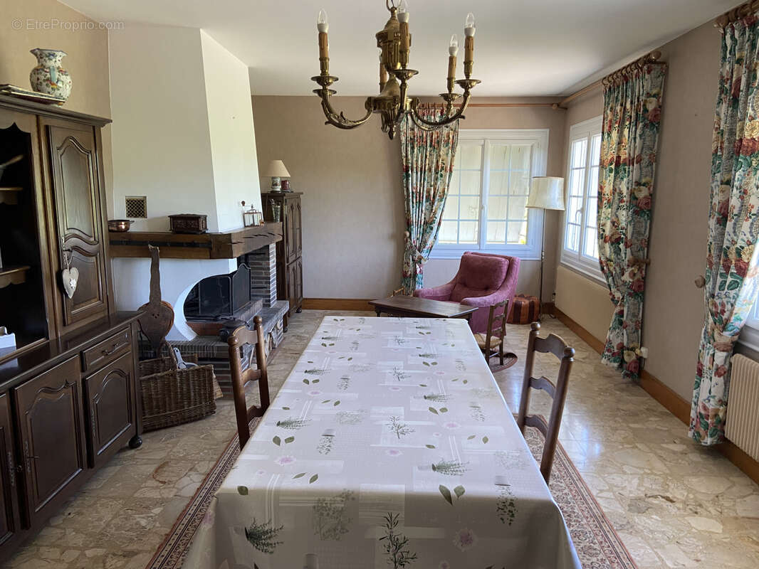 Maison indépendante T5 de 141 m2 sur parcelle de 1650 m2 à Saint Léonard - photo 4