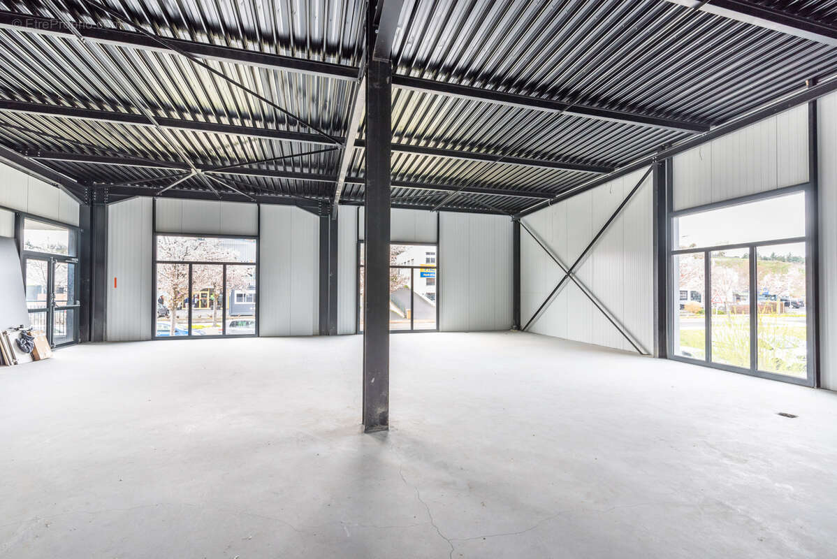 Commerce à BRIVES-CHARENSAC