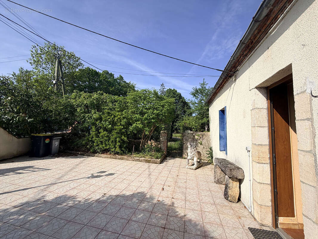 Maison à LIGNEROLLES