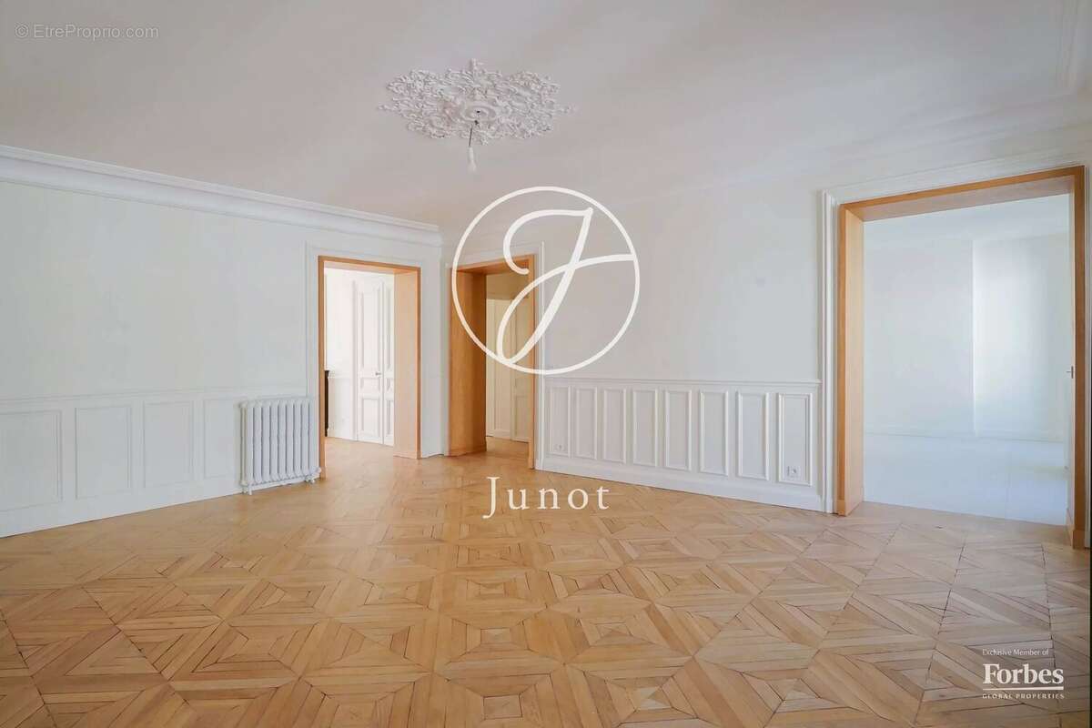 Appartement à PARIS-8E