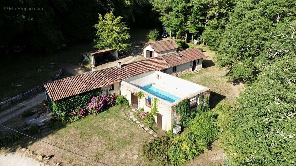 Propriété de caractère ade 20 hectares avec maison principale, maison d'amis, piscine, étang et cadre naturel - photo 7