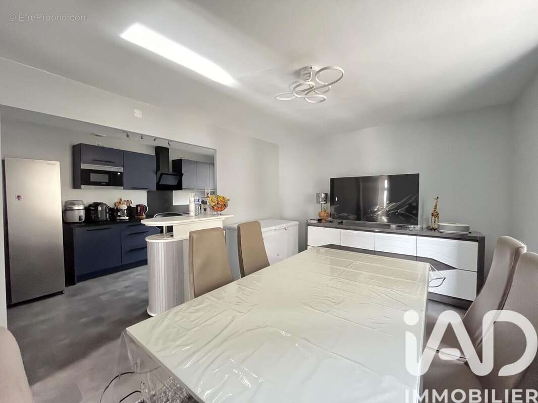 Maison 106 m² à La Celle-Guenand  - photo 4