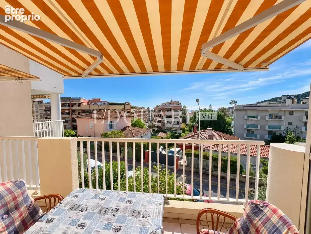 En exclusivité deux pièces en dernier étage avec spacieuse terrasse, cave et parking, à quelques pas des plages - photo 12