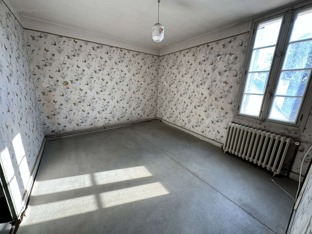 Maison à LA ROCHE-CHALAIS