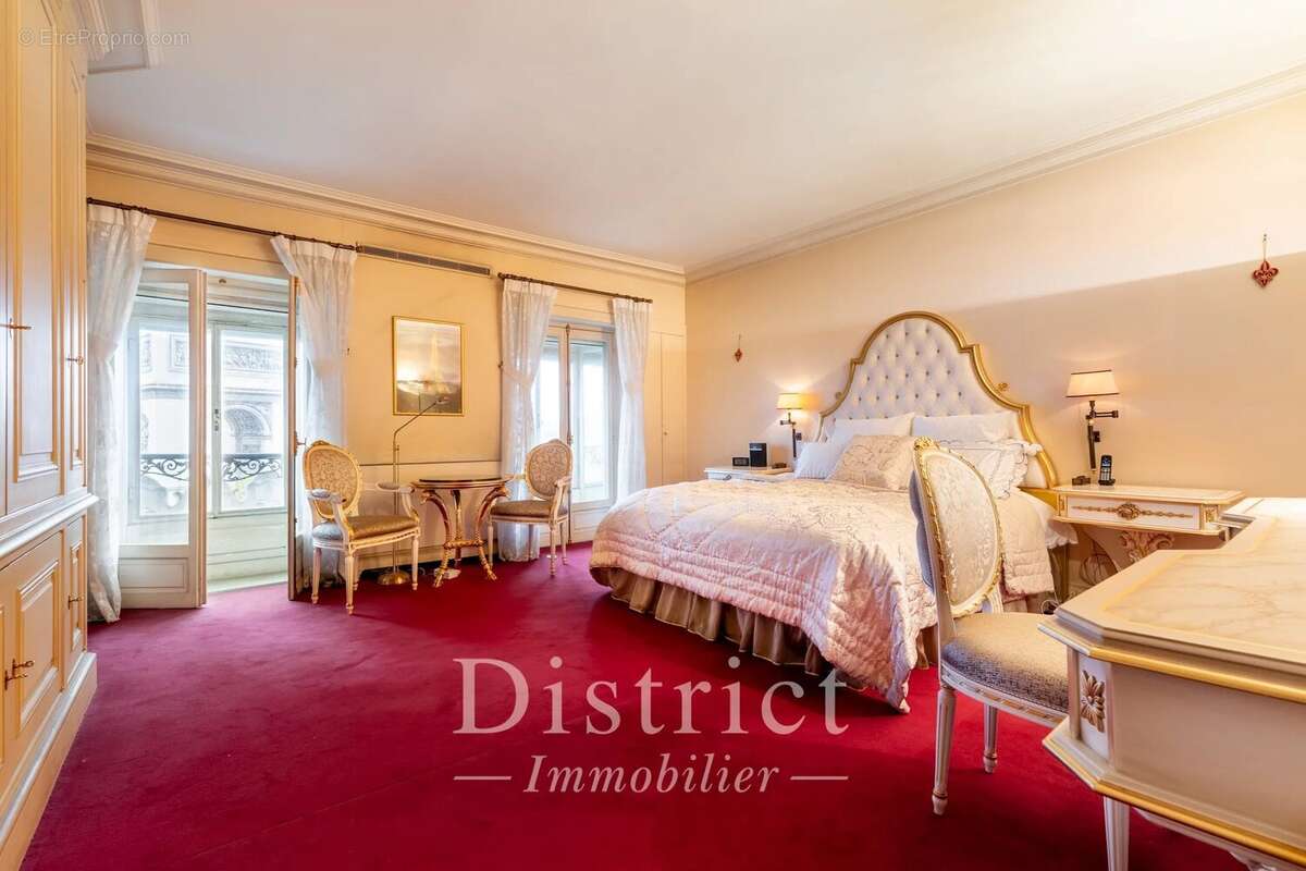 Appartement à PARIS-8E
