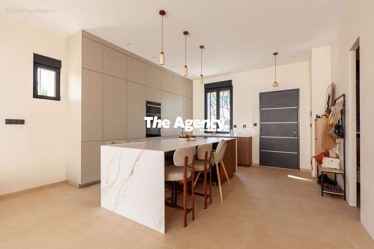 Maison 163 m² à Marseille-8e  - photo 5