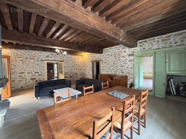 Maison à LUCENAY-L'EVEQUE