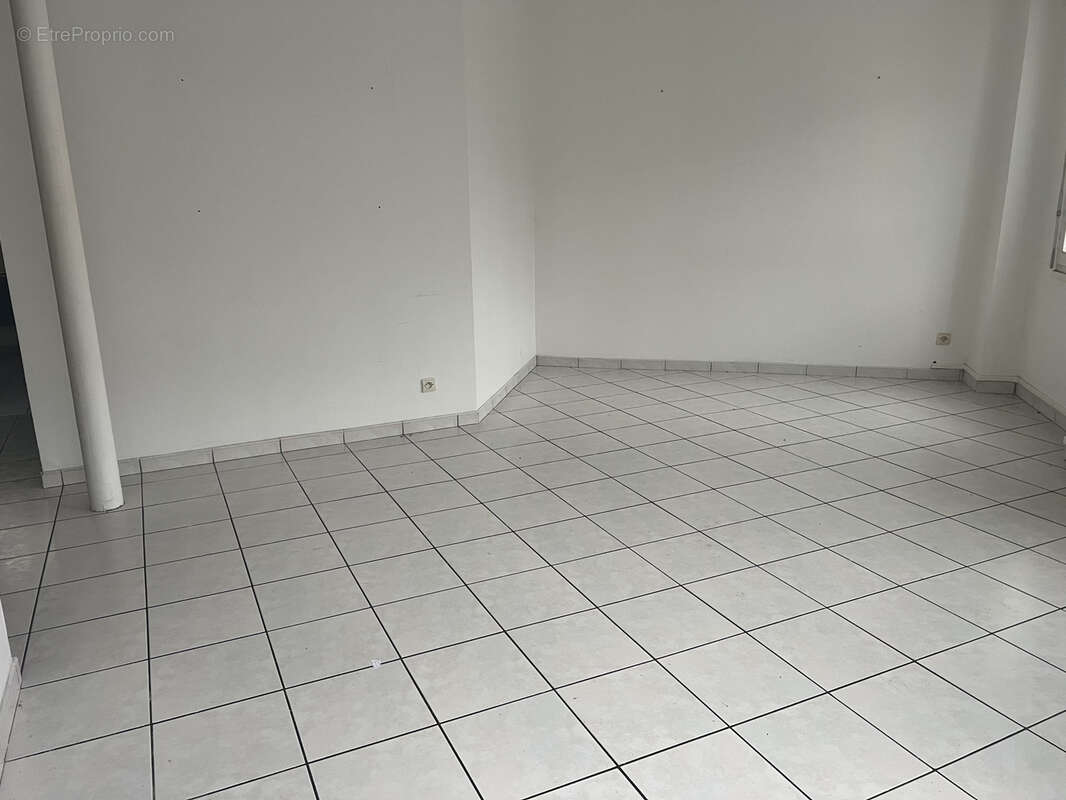 Nevers appartementce type T3, proche de la gare et du centre ville. - photo 8