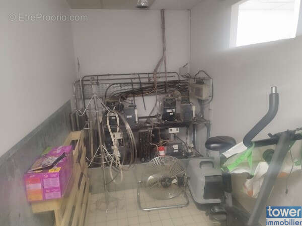 Boucherie epicerie avec appartement et un box très bon emplacement   gros credit vendeur possible - photo 19