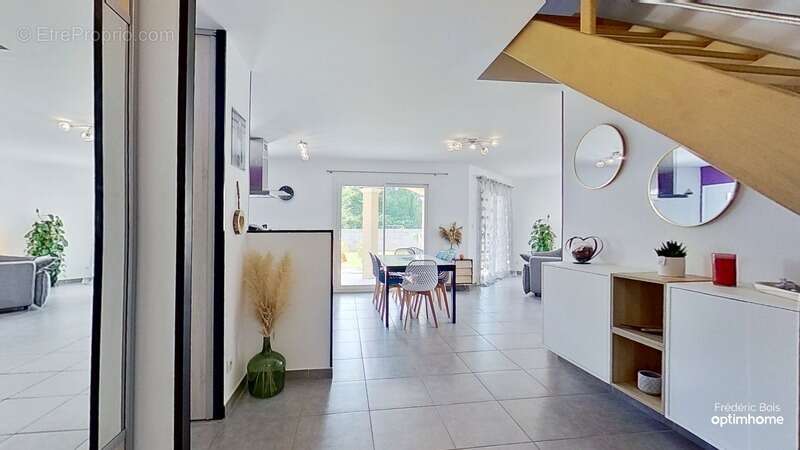 Maison à LA CHAPELLE-DE-GUINCHAY