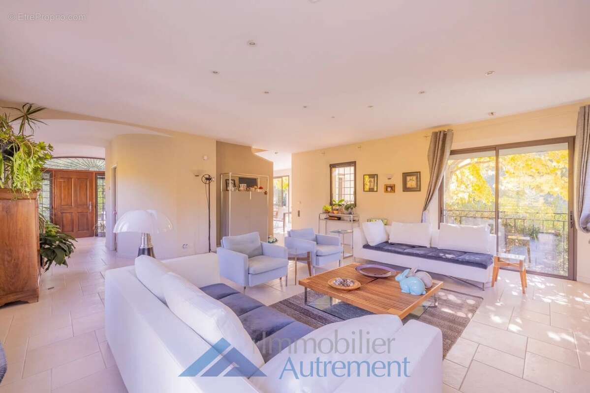 Maison à LE THOLONET