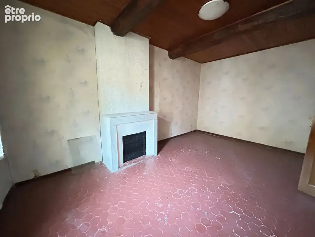 Maison de village Gareoult de 88 m2 à rénover, au centre village. - photo 3