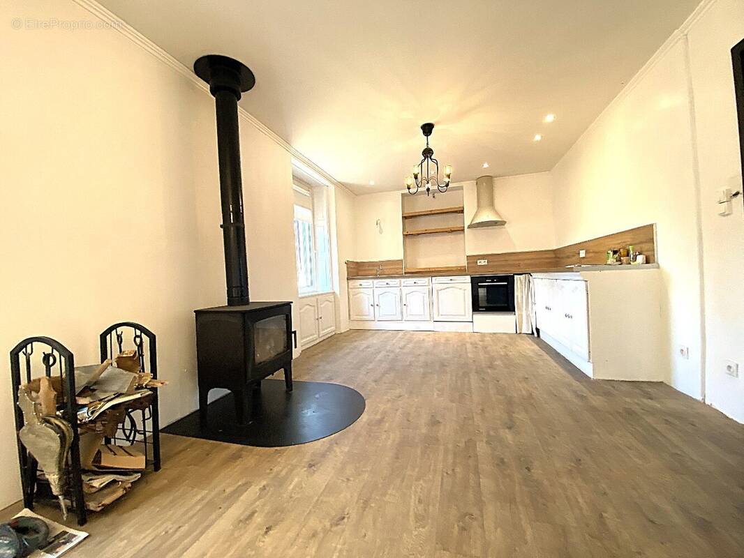 Maison à VIEUX-CHARMONT