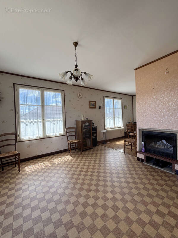 Maison à LEUGLAY
