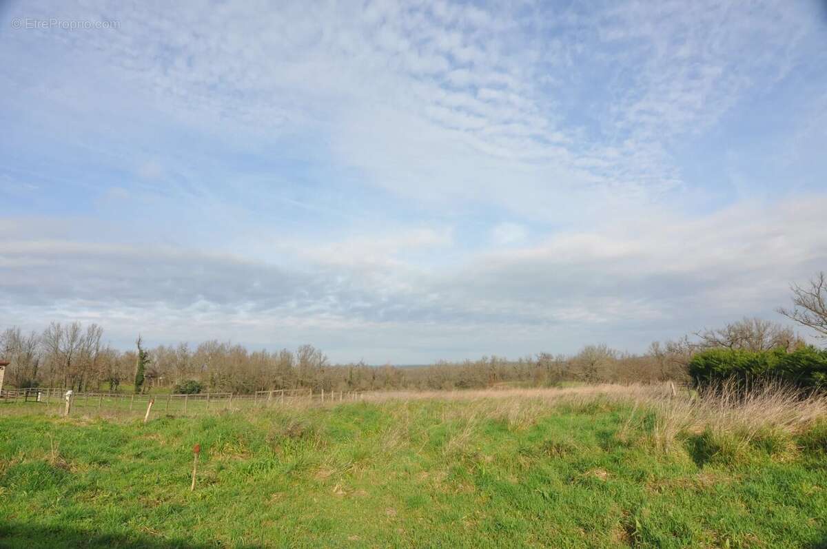 Maison à LA ROCHE-CHALAIS