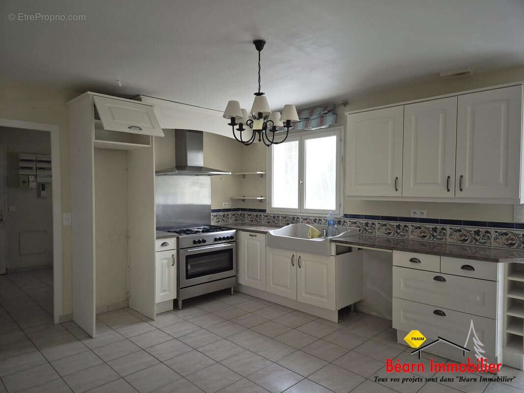 Maison 163 m² à Salies-De-Bearn  - photo 5
