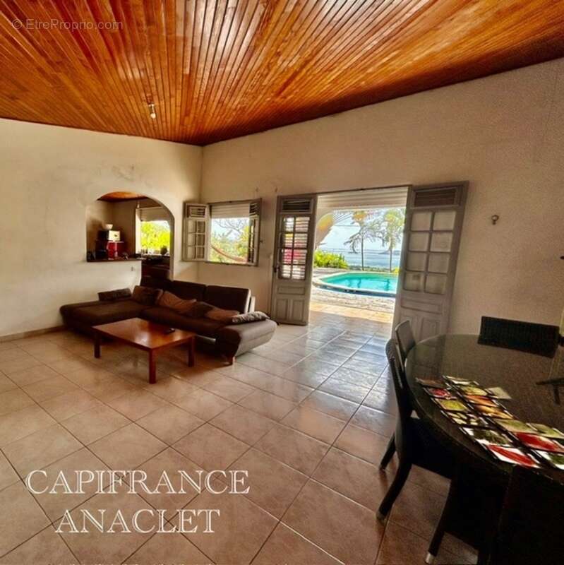 COUP DE CŒUR Magnifique Villa vue mer à vendre à LE ROBERT (972) - photo 5