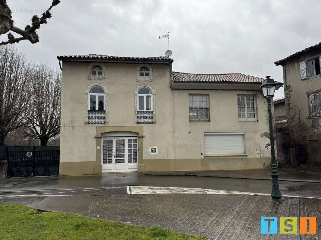 Au cur de Miramont-de-Comminges - ensemble immobilier - maison de caractère de 135 m² - vaste local commercial 100 m² sur 593m² - photo 31