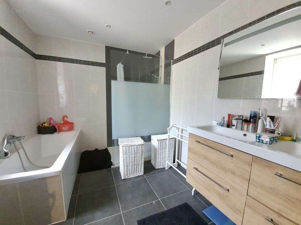 Maison d'habitation et local commercial - photo 12