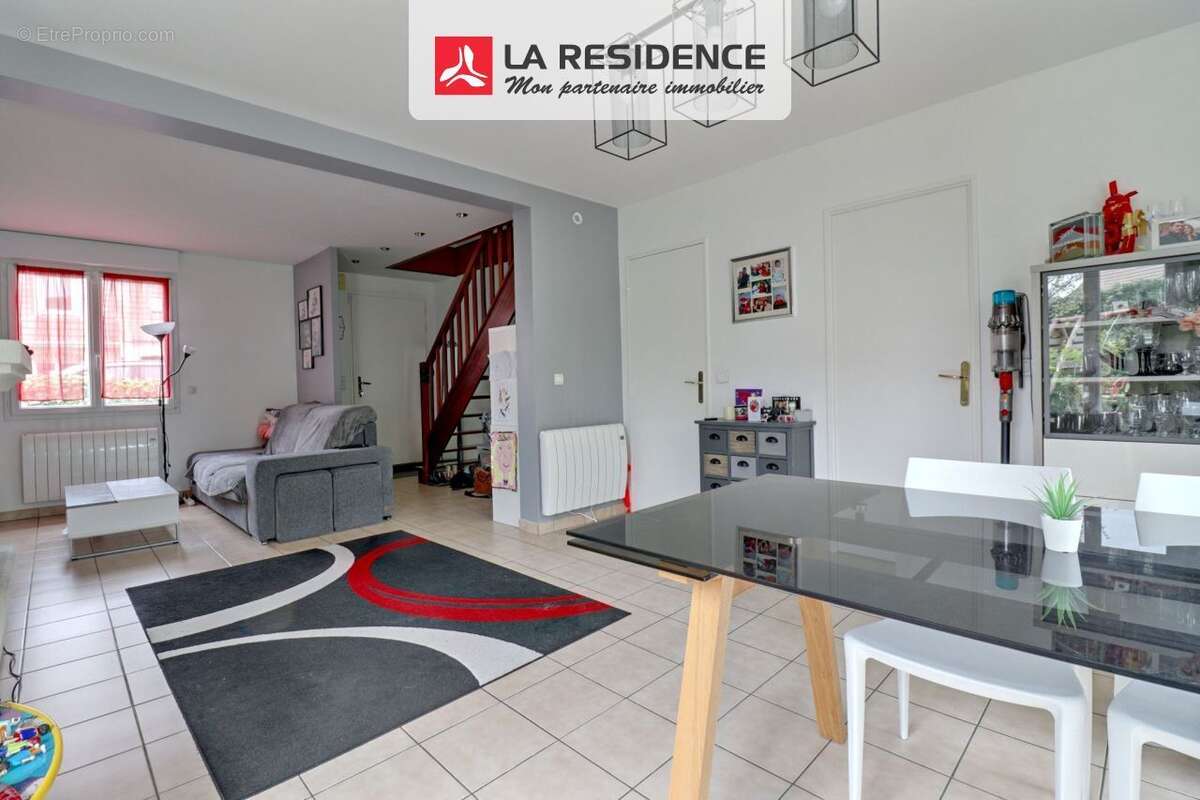 Maison à VERNEUIL-SUR-SEINE