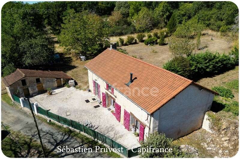 Maison à SAINT-PIERRE-DE-COLE