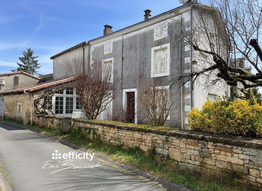 Maison à MAGNE