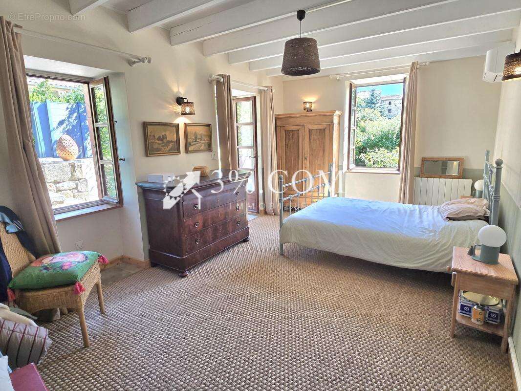 Spacieuse maison en pierre rénovée avec 4 chambres,  jardins - photo 8