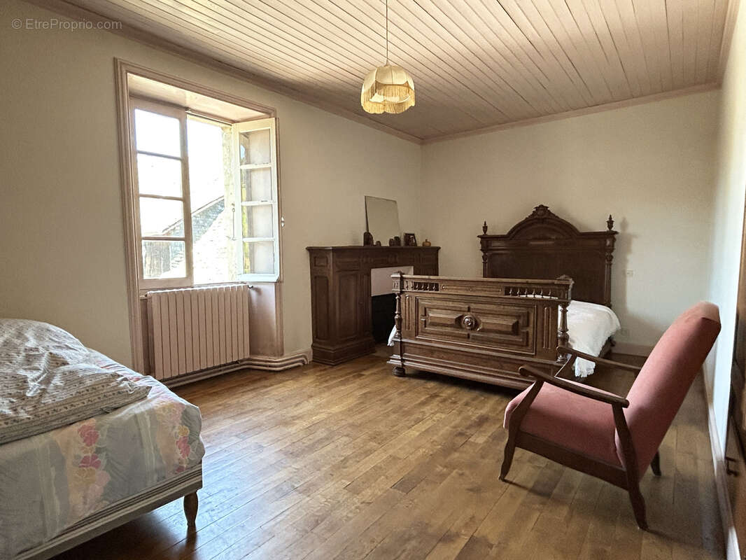 Maison à BRIGNAC-LA-PLAINE