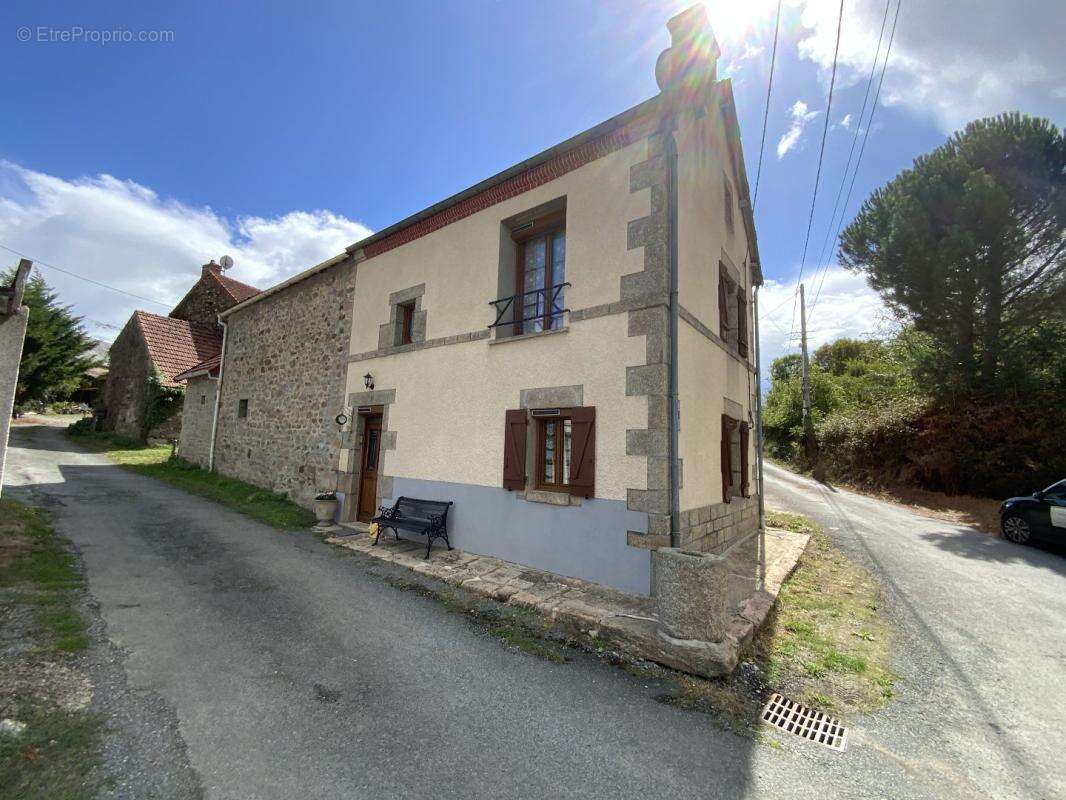 Maison à SAINT-DIZIER-LES-DOMAINES