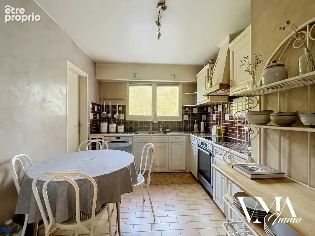 Appartement T5 de 118 m2 Climatisé avec balcon Sud-Ouest, vue dégagée et parking - photo 7