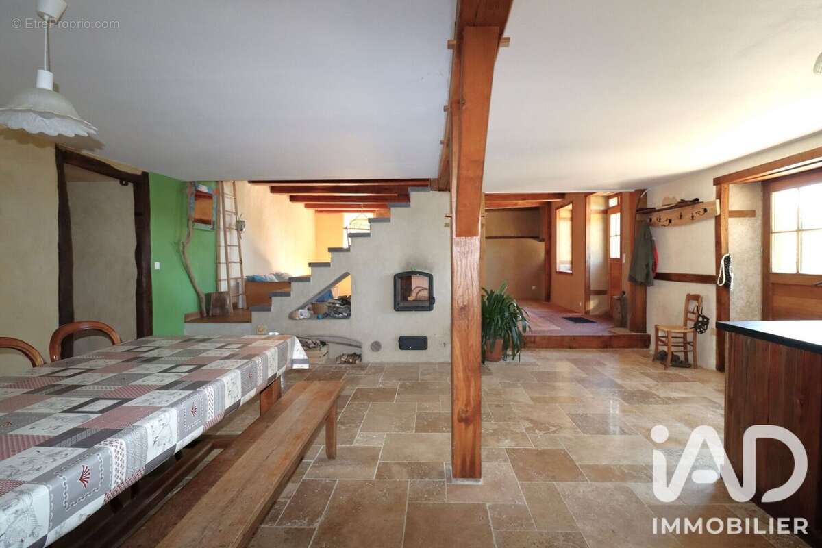 Maison 188 m² à Neuvic  - photo 8