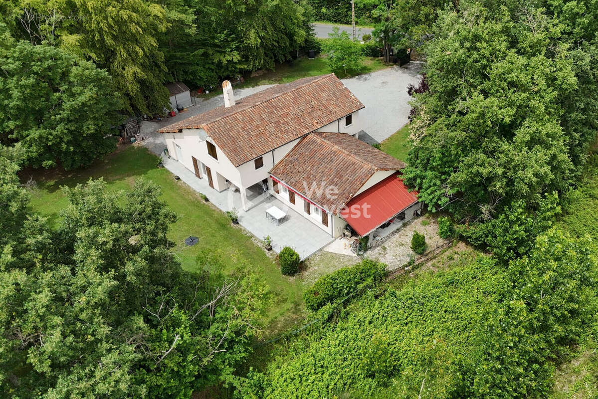 Maison à SAINT-GERVAIS-LES-TROIS-CLOCHERS