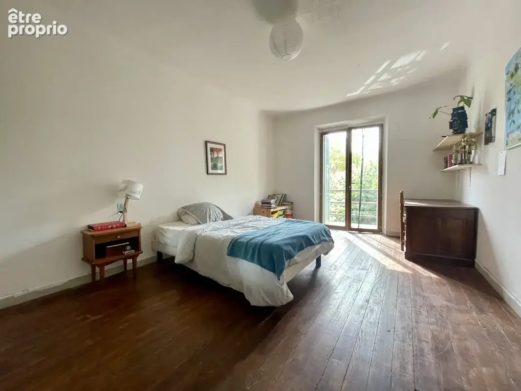 Maison ancienne rénovée avec 4 chambres, dépendances et terrain - photo 20