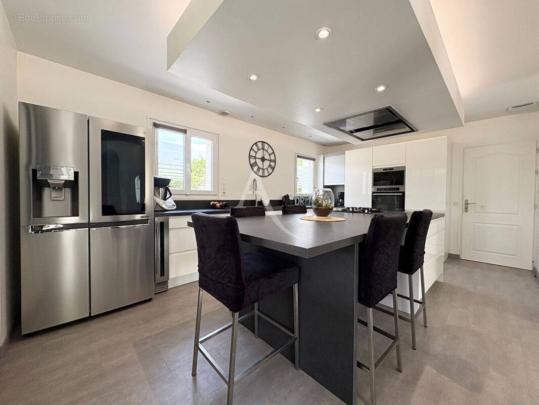 Maison à SAINTE-RADEGONDE-DES-NOYERS