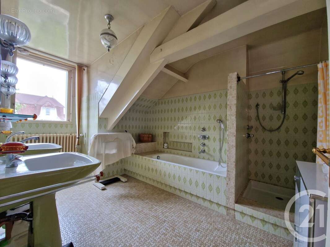 Maison à SAINT-MAUR-DES-FOSSES