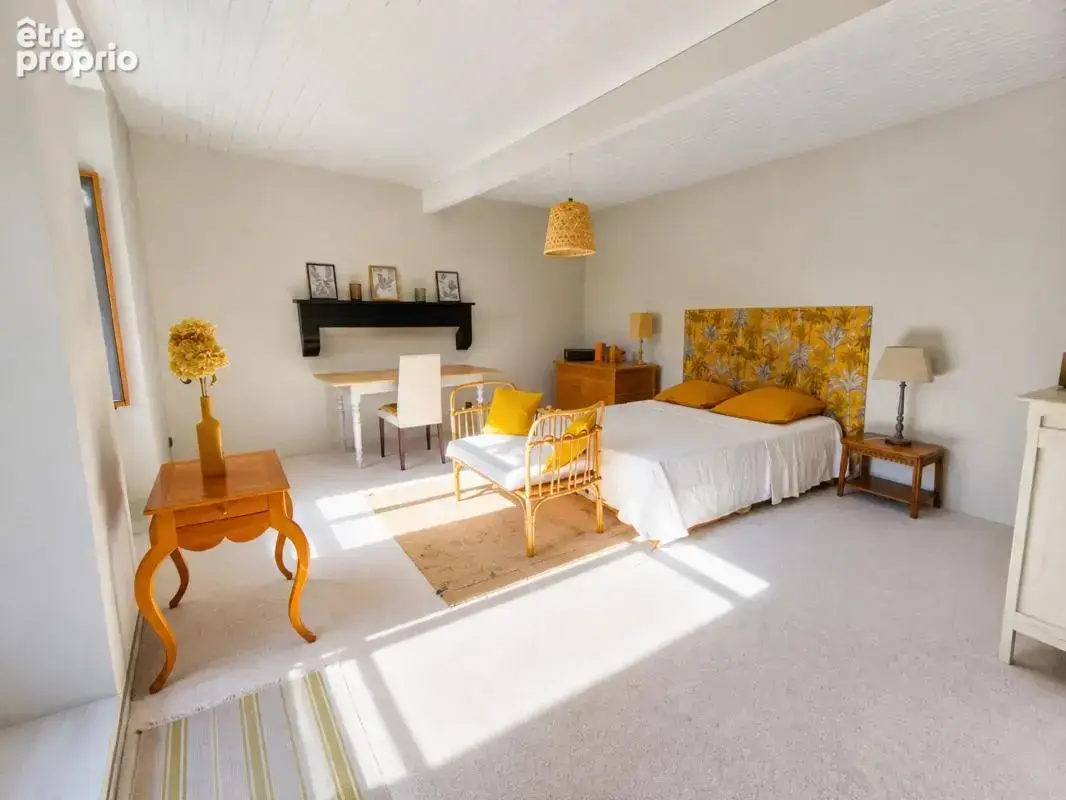 Maison 4 chambres de 212 m² à Saint-Fraigne - photo 14