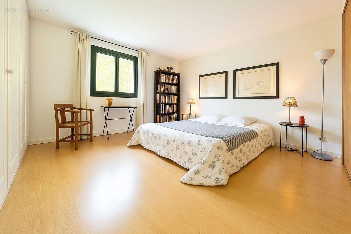 Maison à VOISINS-LE-BRETONNEUX