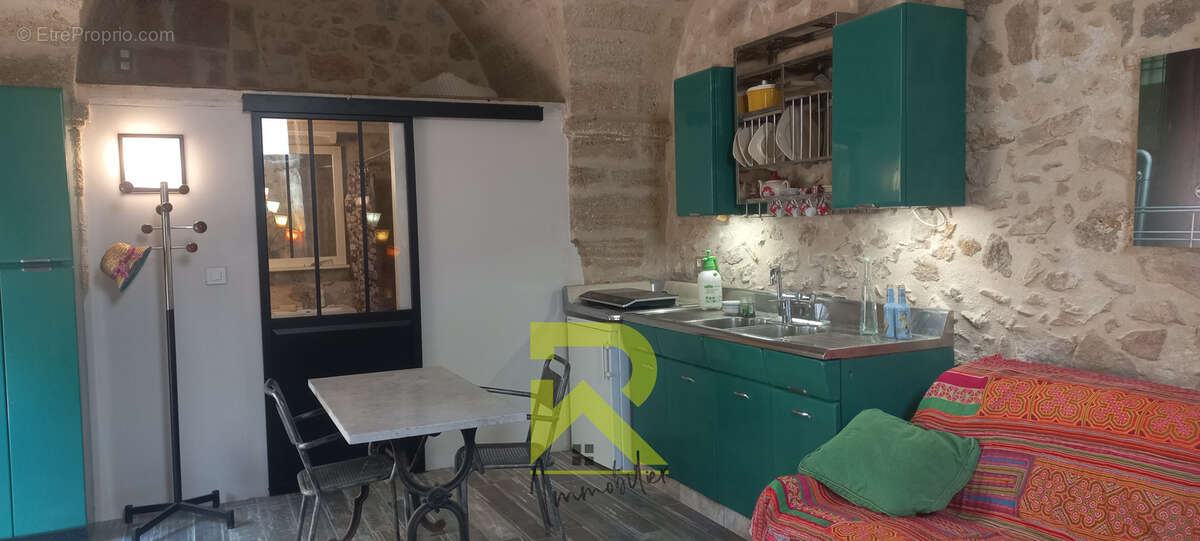 POMEROLS en plein cœur du centre historique une vigneronne entièrement rénovée pour un investissement atypique - photo 23