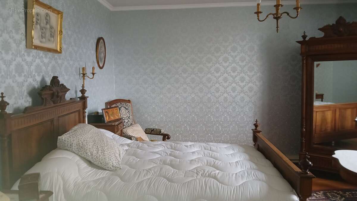 Maison 160 m² à Saint-Severin  - photo 8