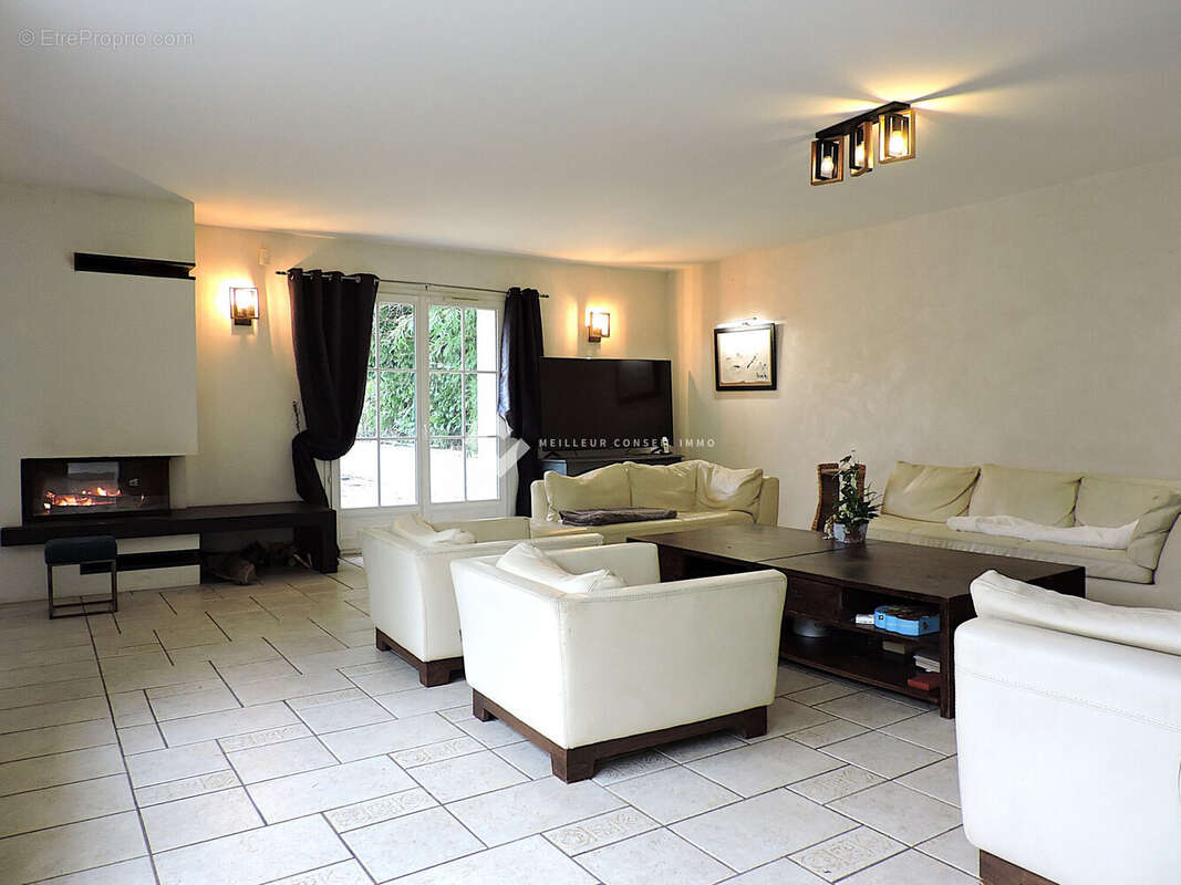 Maison 329 m² à Gouvernes  - photo 3
