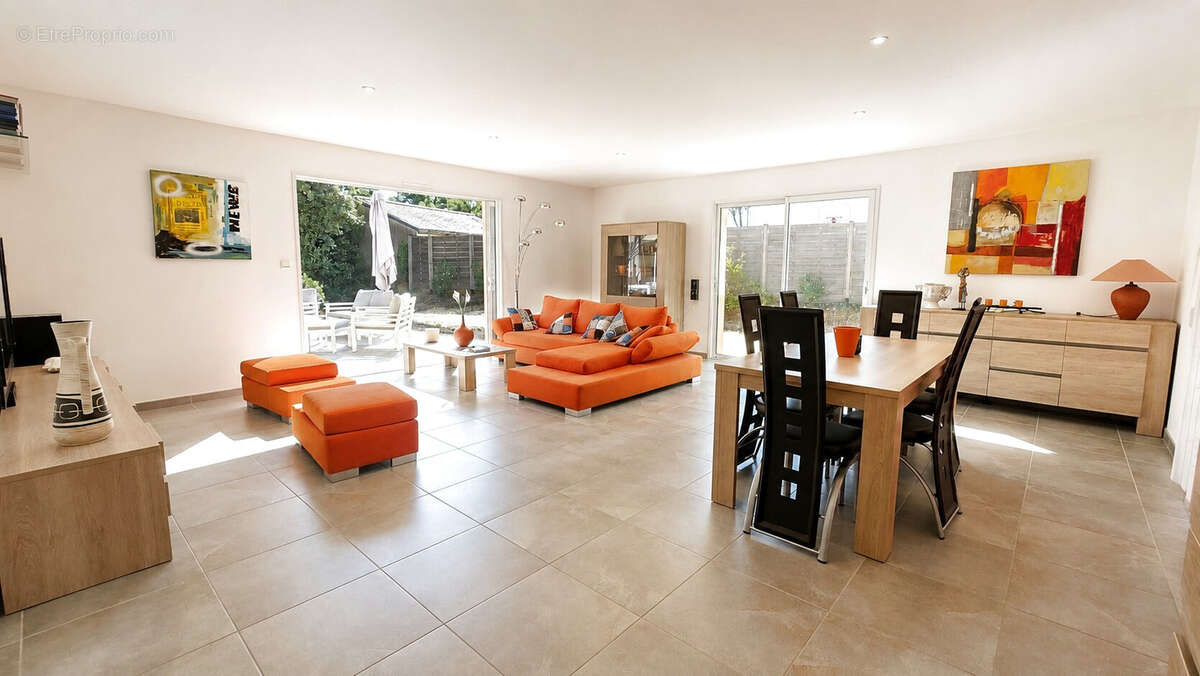 Maison de plain pied 3 chambres Garage CHAILLE SOUS LES ORMEAUX - photo 2