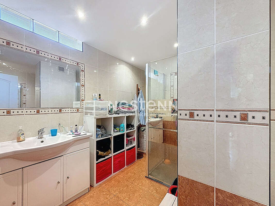 Appartement à VALLAURIS