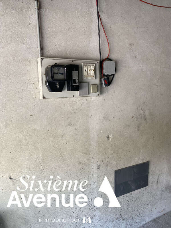 Parking à SAINT-GENIS-LAVAL