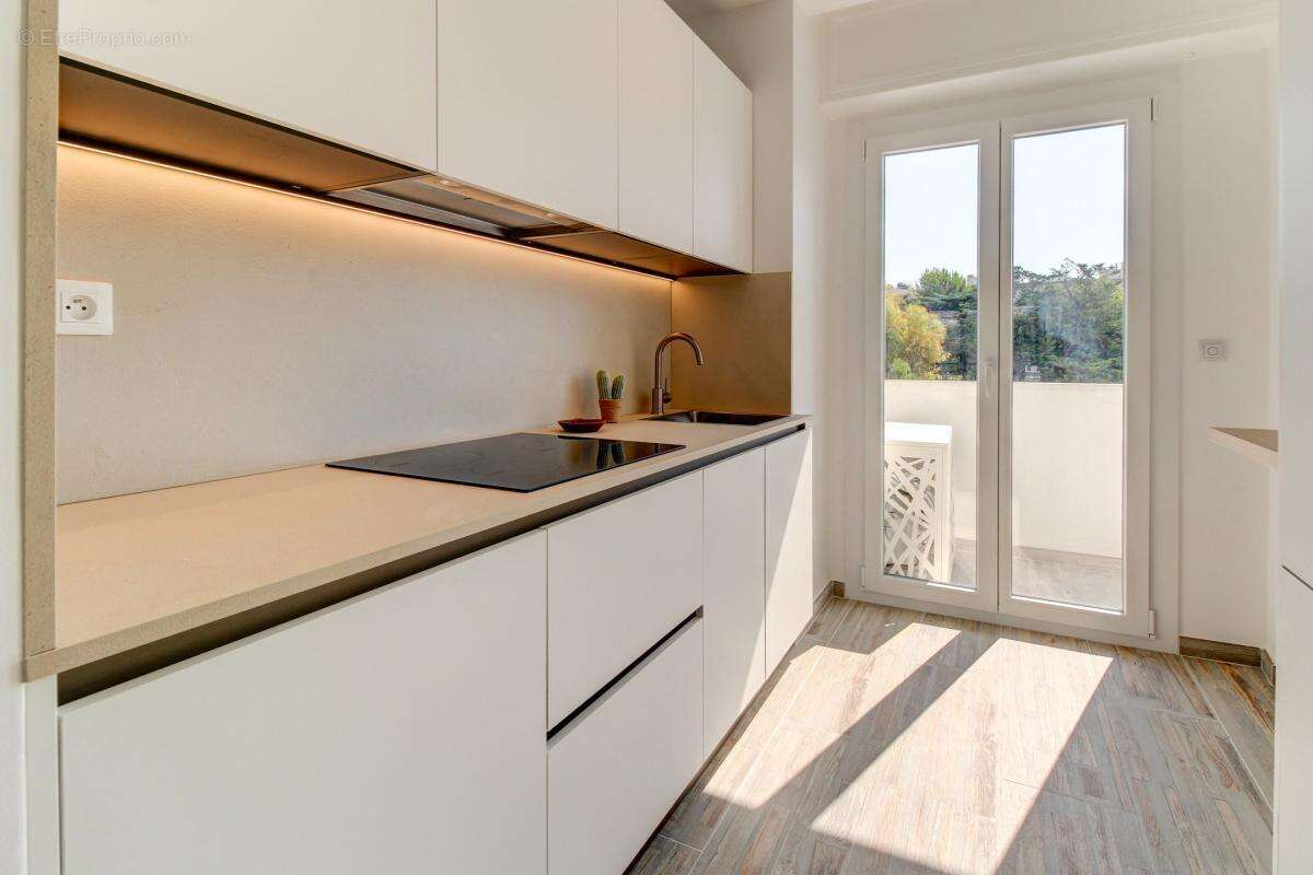 3 pièces rénové avec aperçu mer –cave- Cagnes sur Mer - photo 7