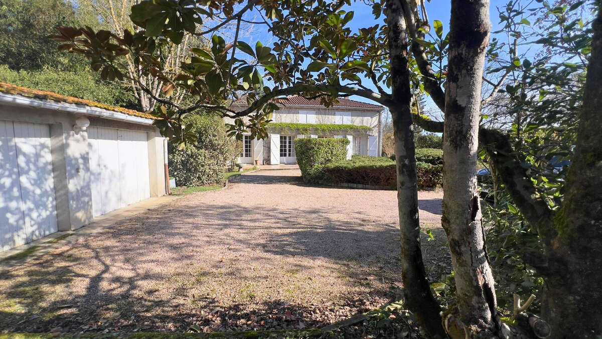 Maison à LEZAT-SUR-LEZE