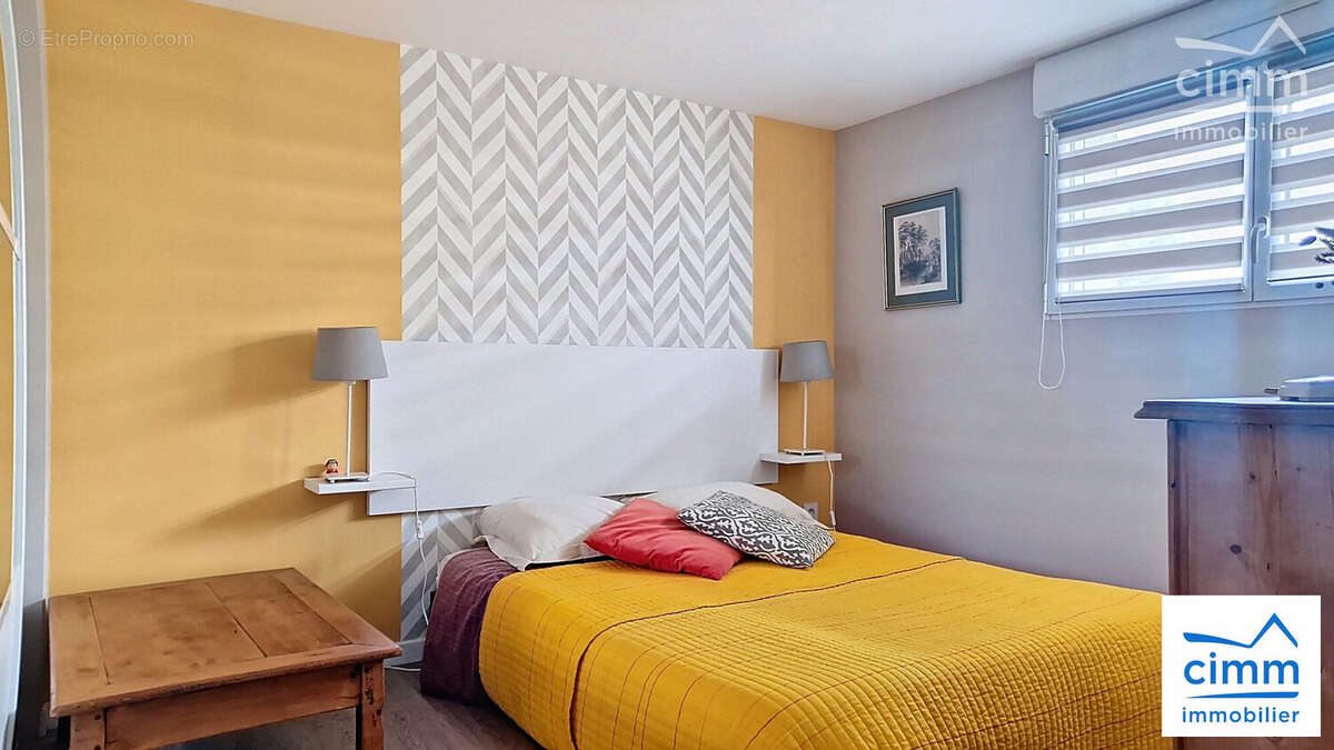 Chambre en rez de jardin avec salle d'eau privative  - Maison à SAINT-ERBLON