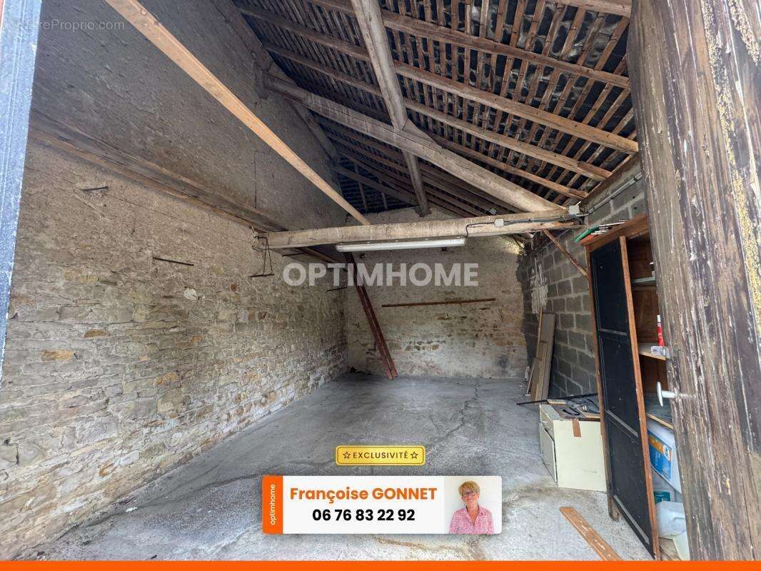 LONGERE de 215 m² - 6 pièces - 4 chambres - Piscine - 275 000 € - LAPAN - photo 29
